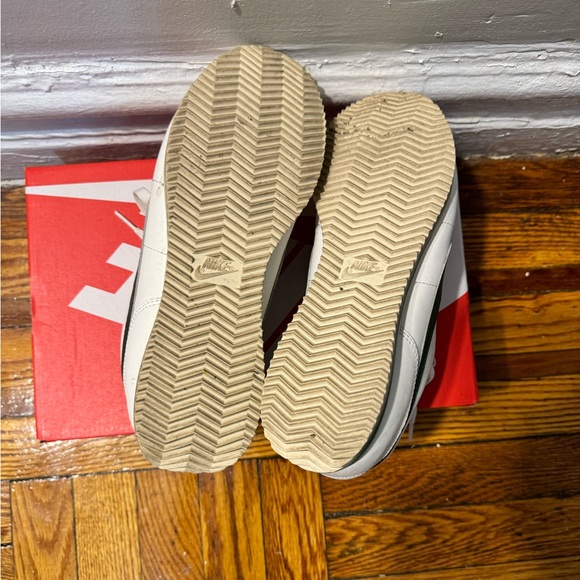 Nike Cortez sneakers, white with green logo - Picture 7 of 9